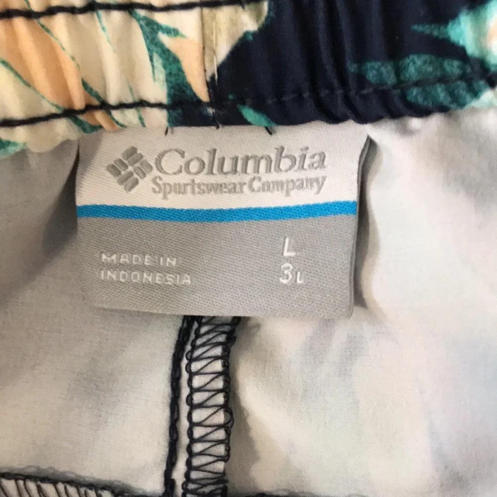 NEW Columbia Bogata Bay‎ Shorts. Large